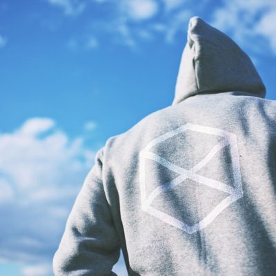 ミノリテジップアップパーカ